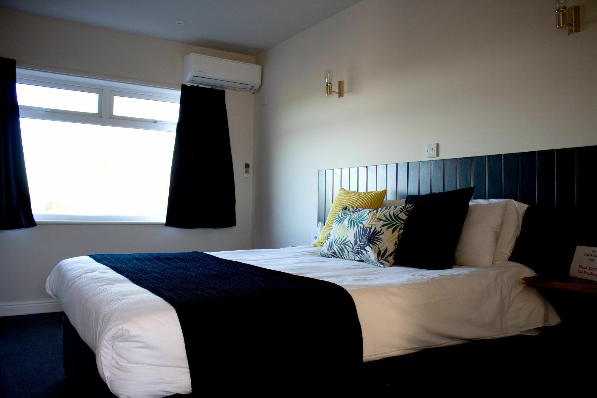 The Town & Country Lodge Dundry Exterior foto
